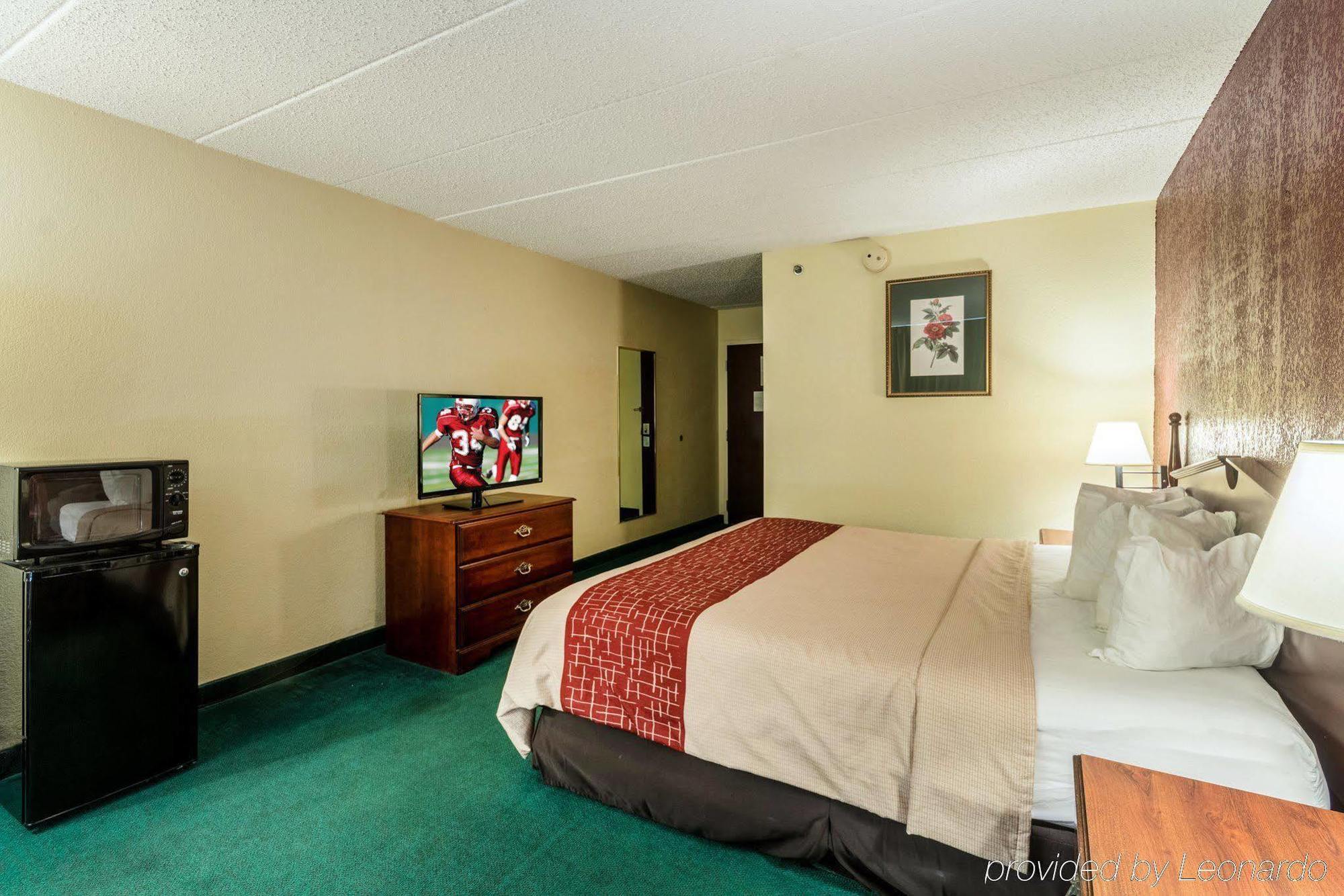 Red Roof Inn Моргед Екстер'єр фото