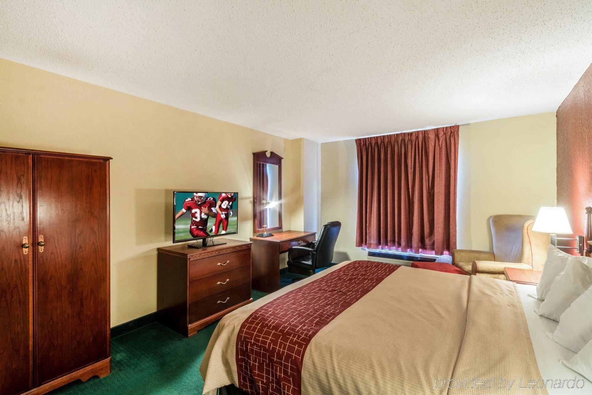 Red Roof Inn Моргед Екстер'єр фото