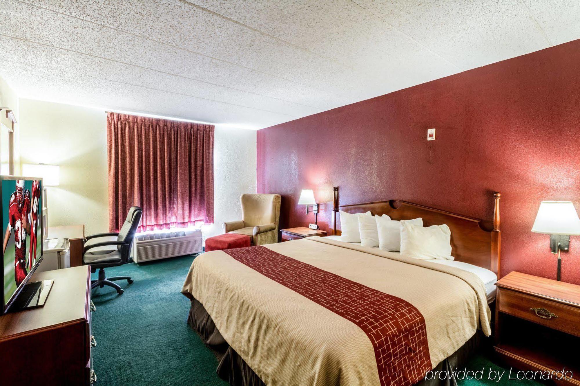 Red Roof Inn Моргед Екстер'єр фото