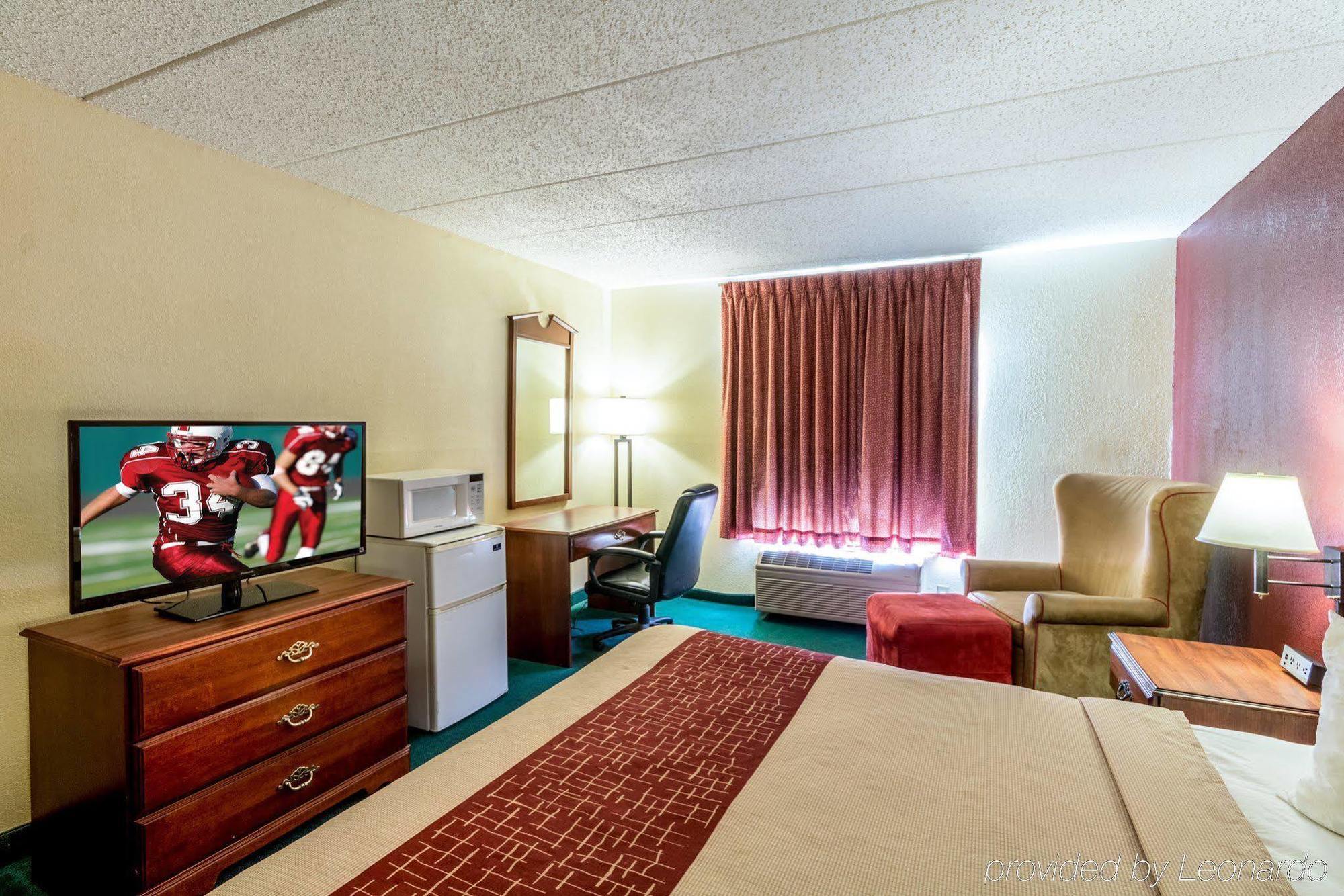 Red Roof Inn Моргед Екстер'єр фото